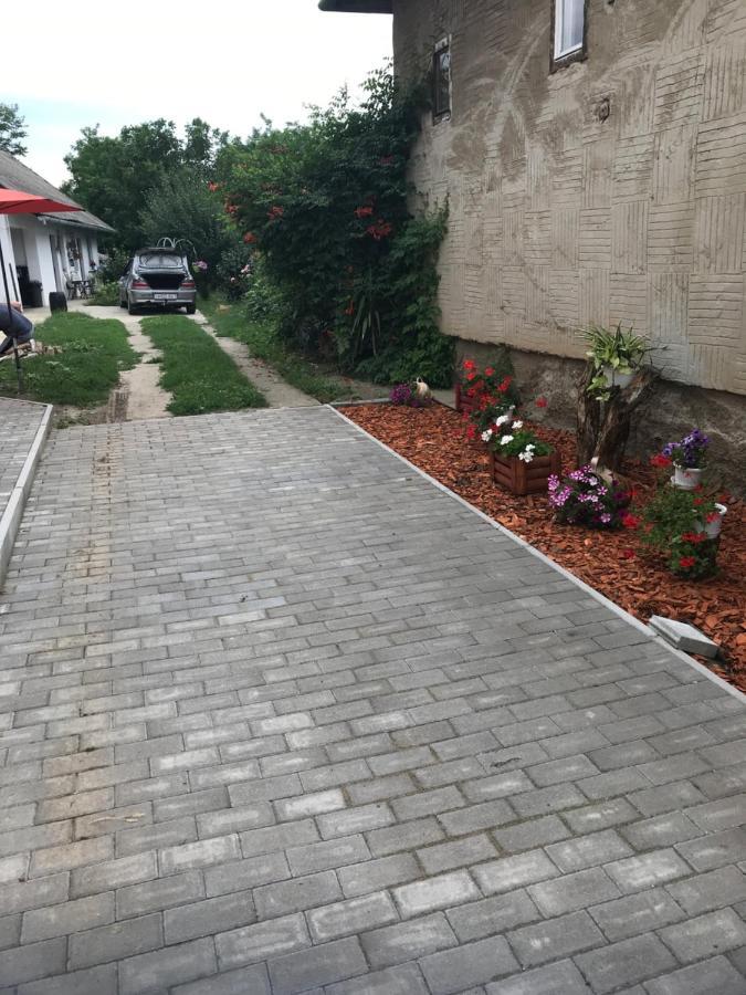 Ferienwohnung Agi Fogado Kisujszallas Exterior foto